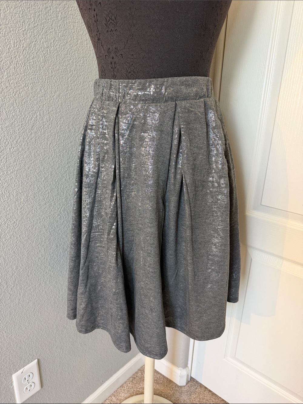 LuLaRoe Madison Skirt in Silver-Gray A-Line Pleated Skirt Size Medium